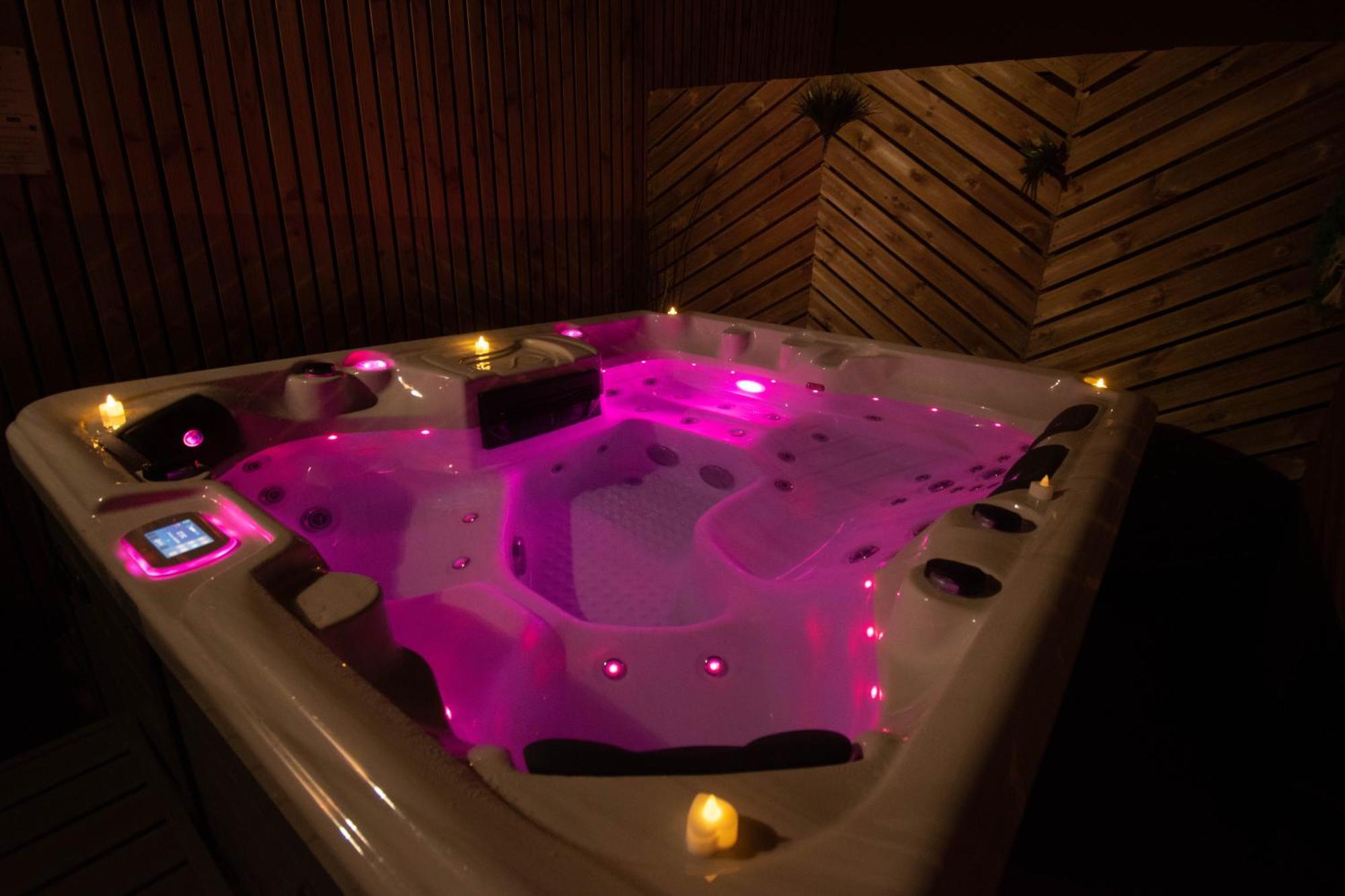 Studio Les 2 Fees - Jacuzzi - Deco Feerique Montfort-sur-Meu Bagian luar foto