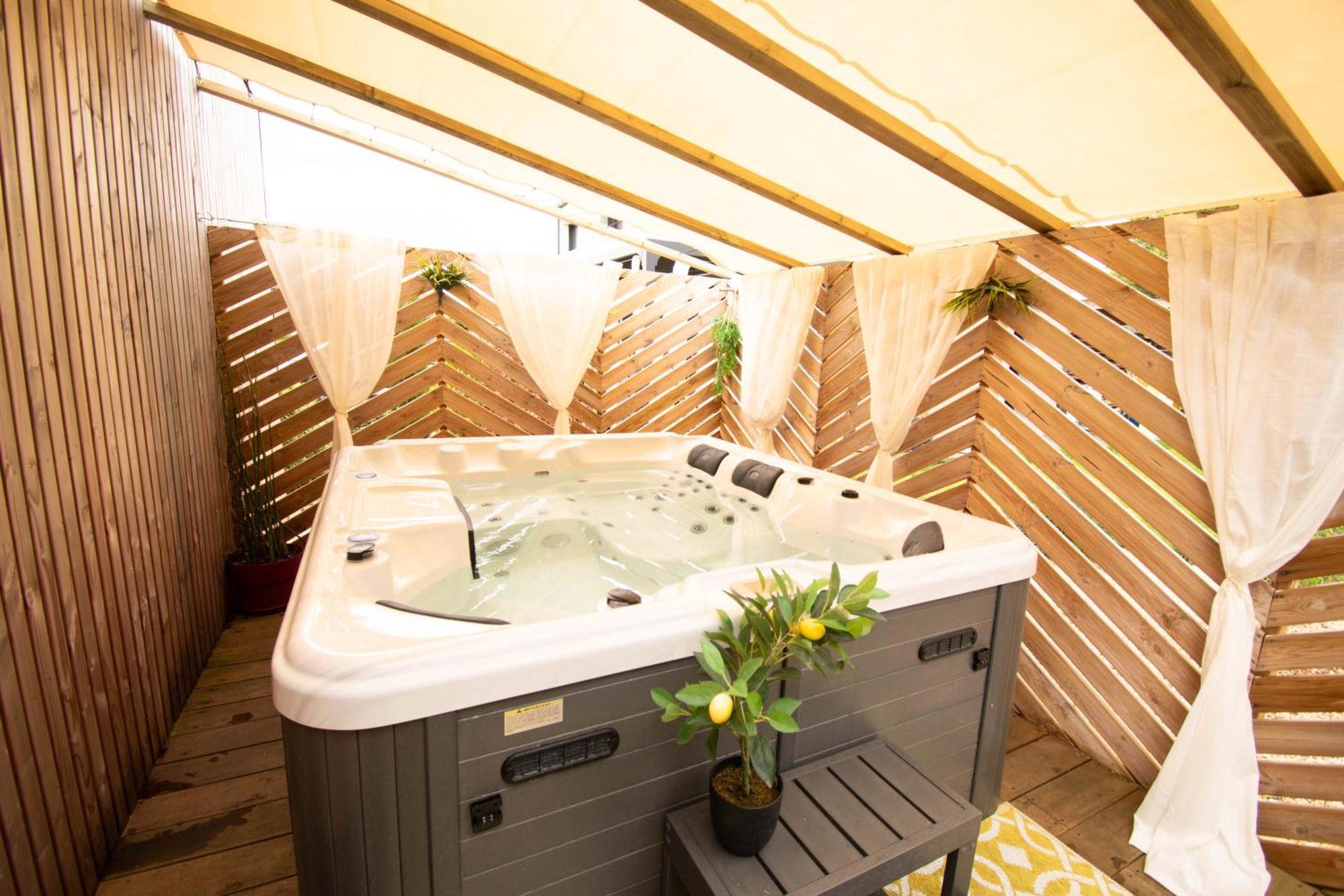 Studio Les 2 Fees - Jacuzzi - Deco Feerique Montfort-sur-Meu Bagian luar foto