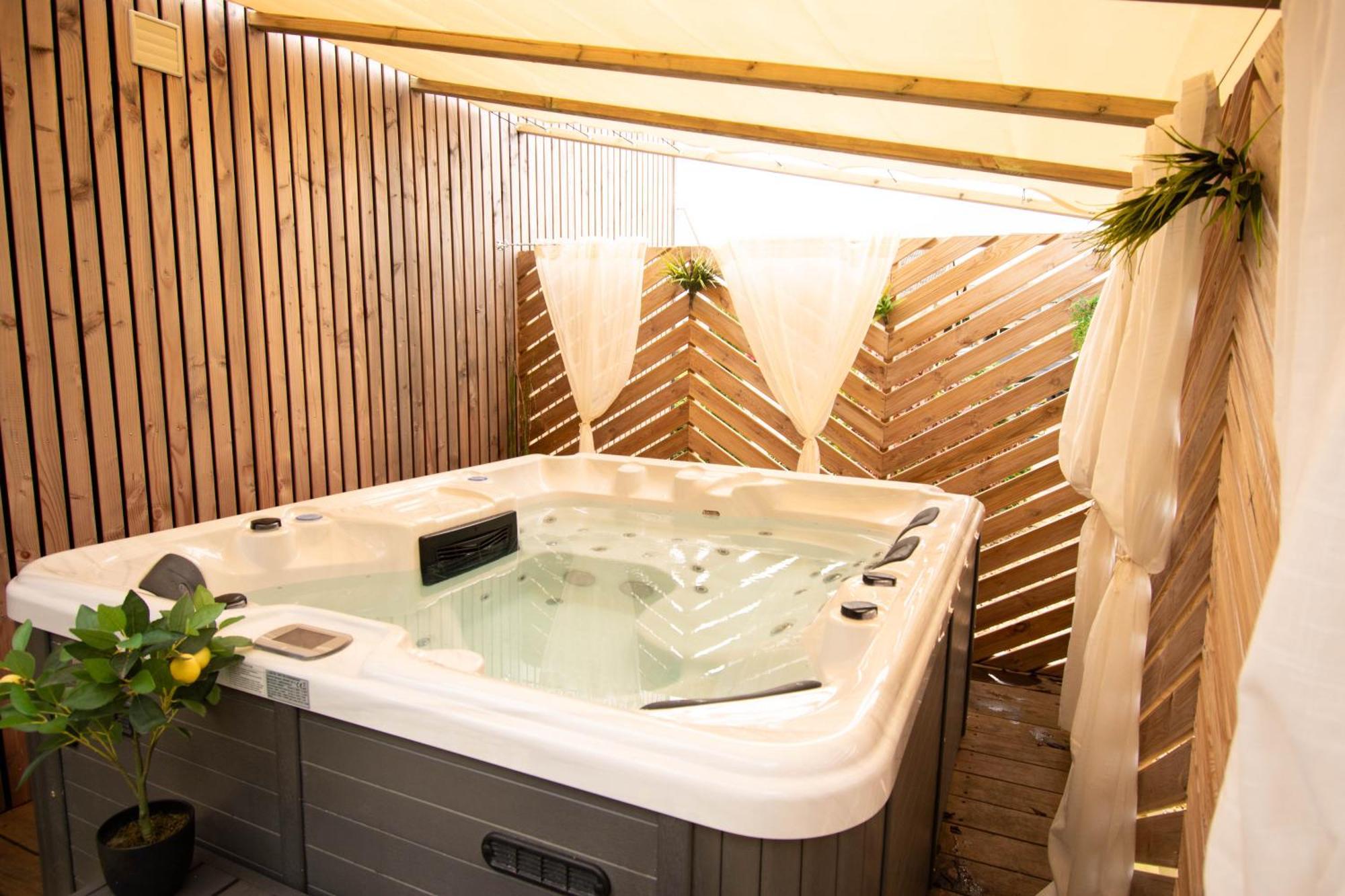 Studio Les 2 Fees - Jacuzzi - Deco Feerique Montfort-sur-Meu Bagian luar foto