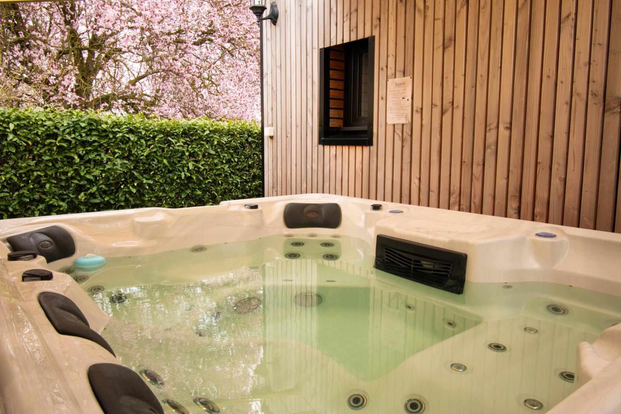 Studio Les 2 Fees - Jacuzzi - Deco Feerique Montfort-sur-Meu Bagian luar foto